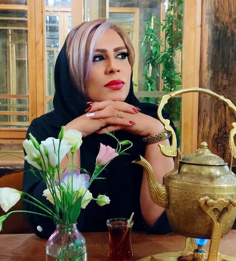 الهه کاشانی: مرزبان قلم، از سرودن سه‌گانی تا نقد ادبی و تدریس